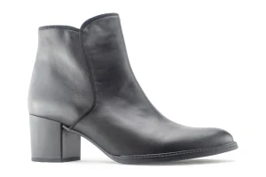 32.890 Black