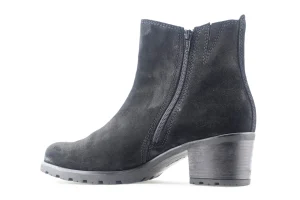 32.800 Black