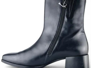 32.920 Black